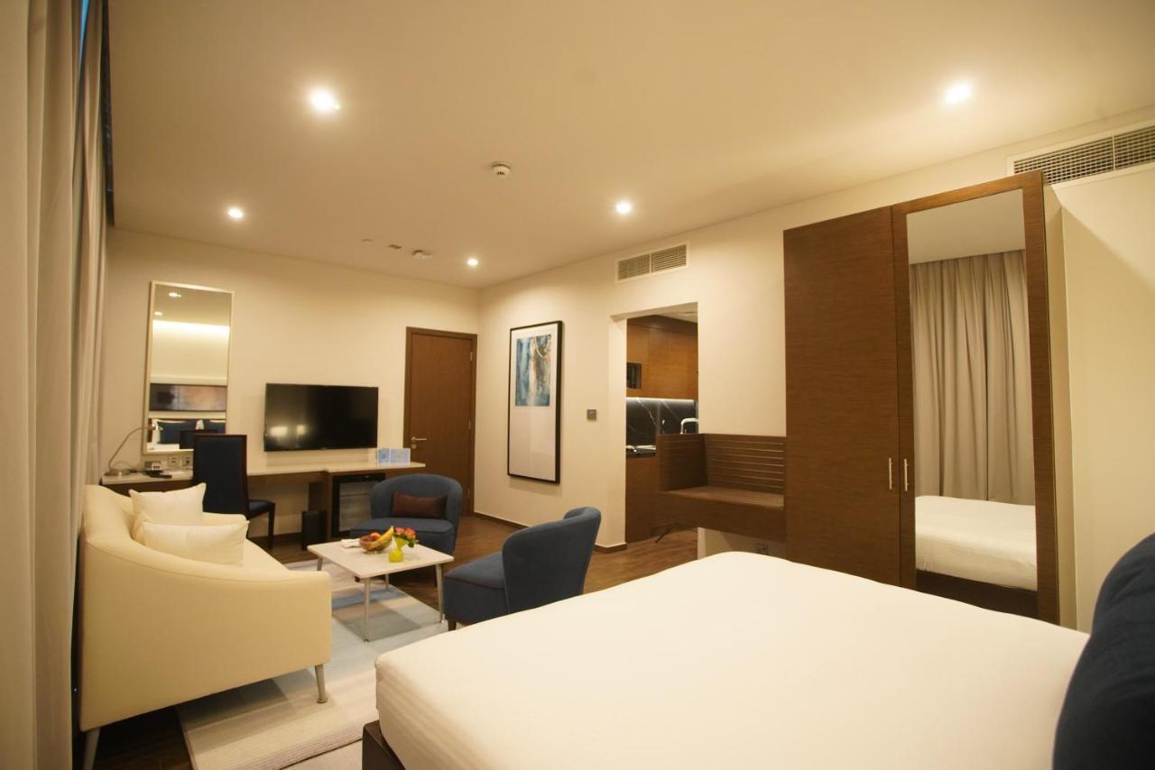 C - Hotel And Suites 도하 외부 사진