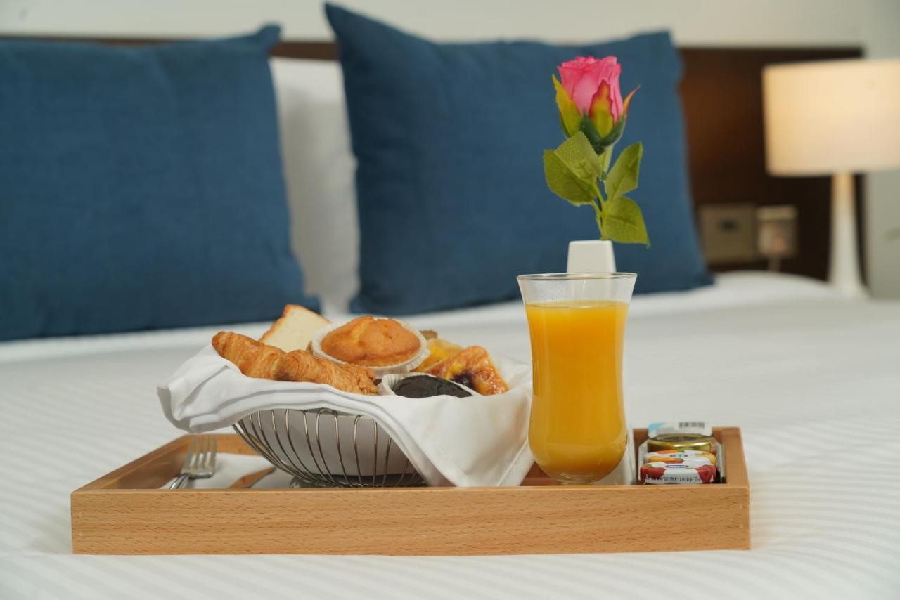 C - Hotel And Suites 도하 외부 사진