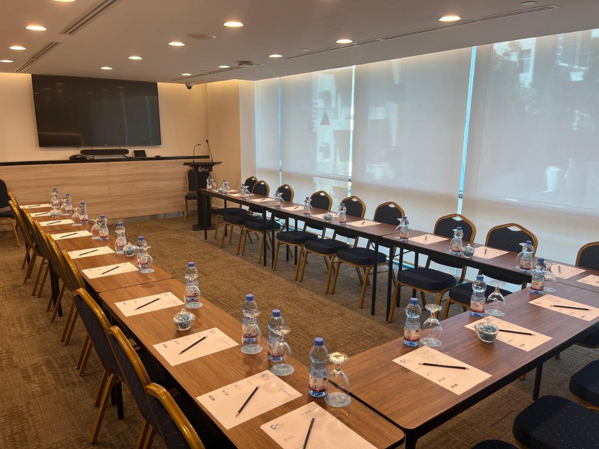 C - Hotel And Suites 도하 외부 사진