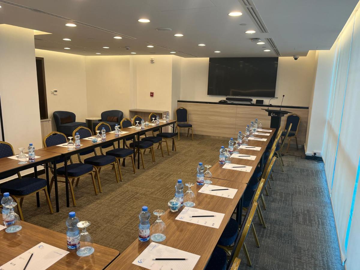 C - Hotel And Suites 도하 외부 사진